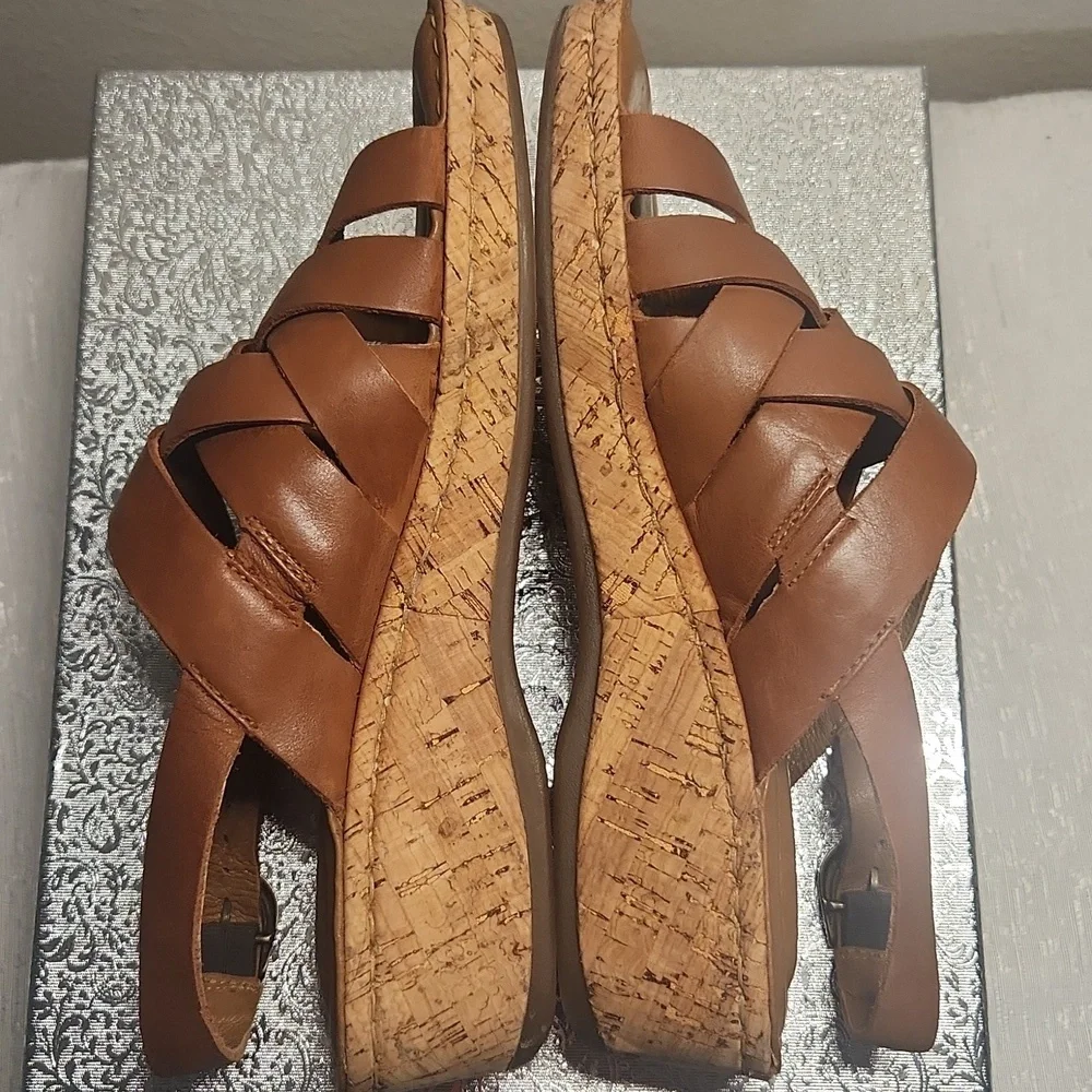 BORN SANDALS SIZE 9 40.5 Women's Tan Wedge Sandals - Picture 7 of 8